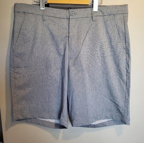 NEW- Sunice Men's Gray Flat Front Shorts, Size 38 - Picture 2 of 5